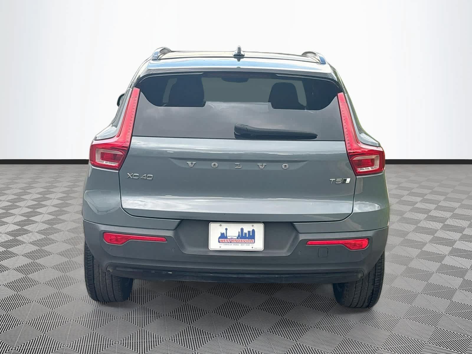Used 2021 Volvo XC40 T5 R-Design w/ Climate Package AWD/4WD image 6