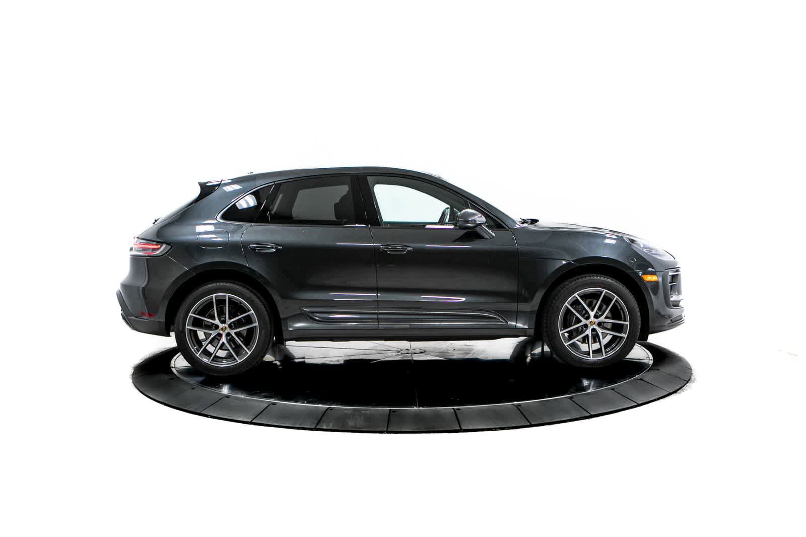 Certified 2023 Porsche Macan AWD/4WD image 8