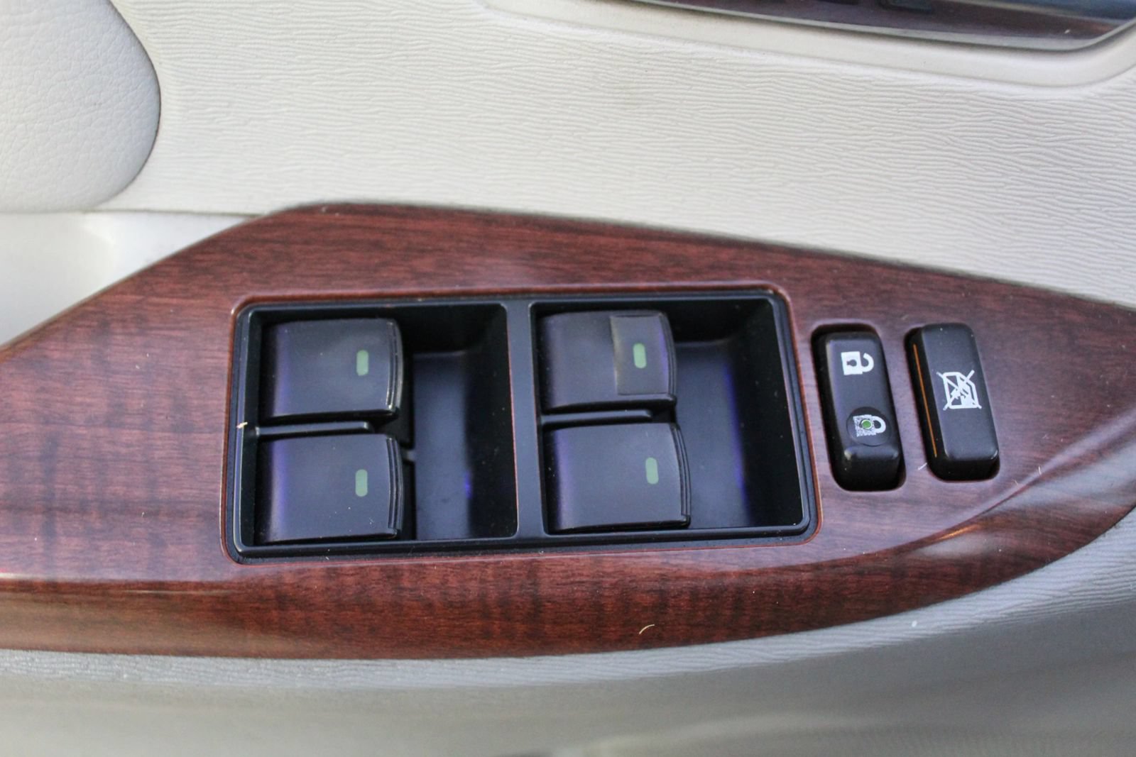 Used 2013 Toyota Sienna XLE FWD image 32