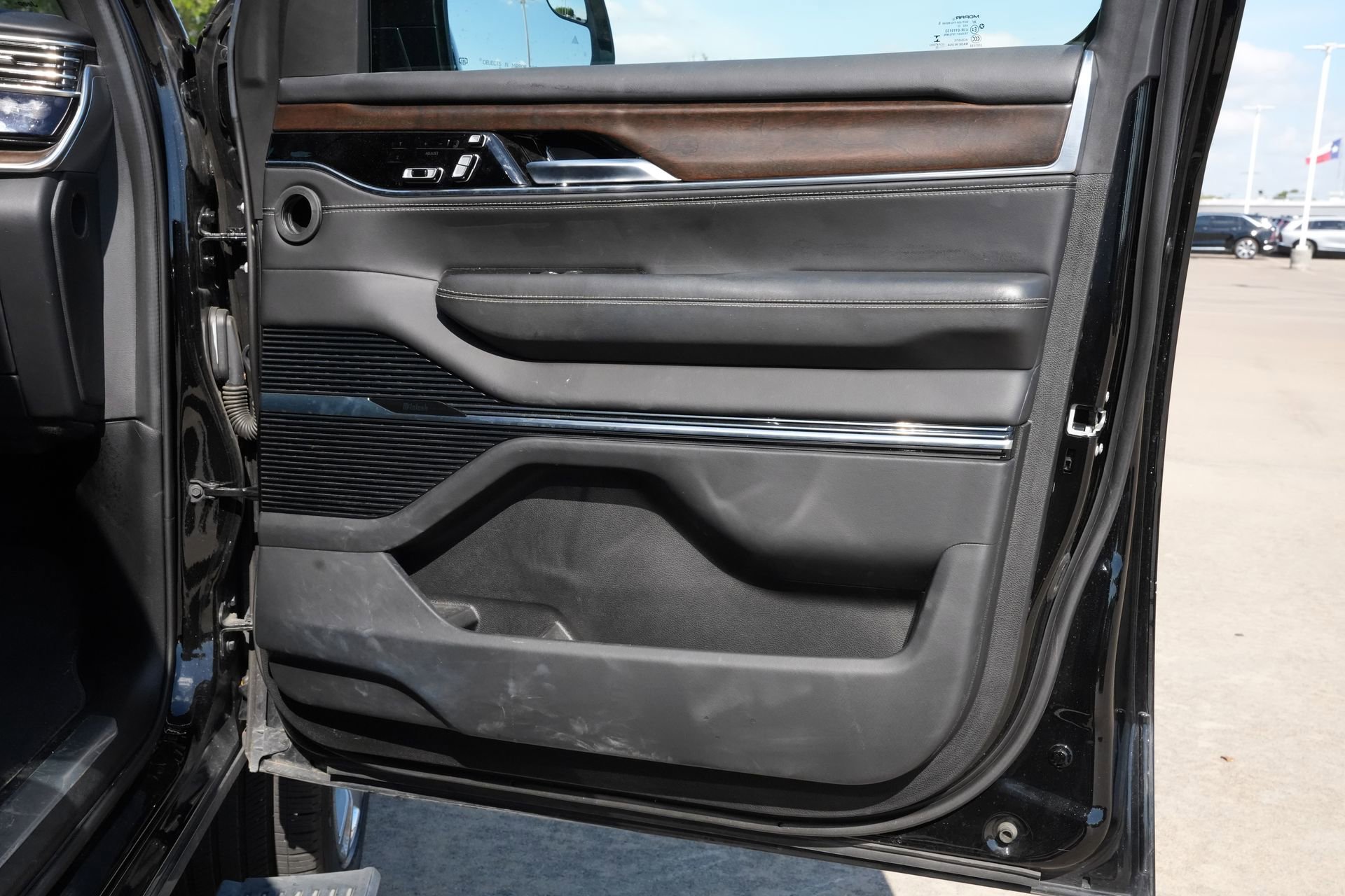 Used 2022 Jeep Grand Wagoneer Series II AWD/4WD image 29