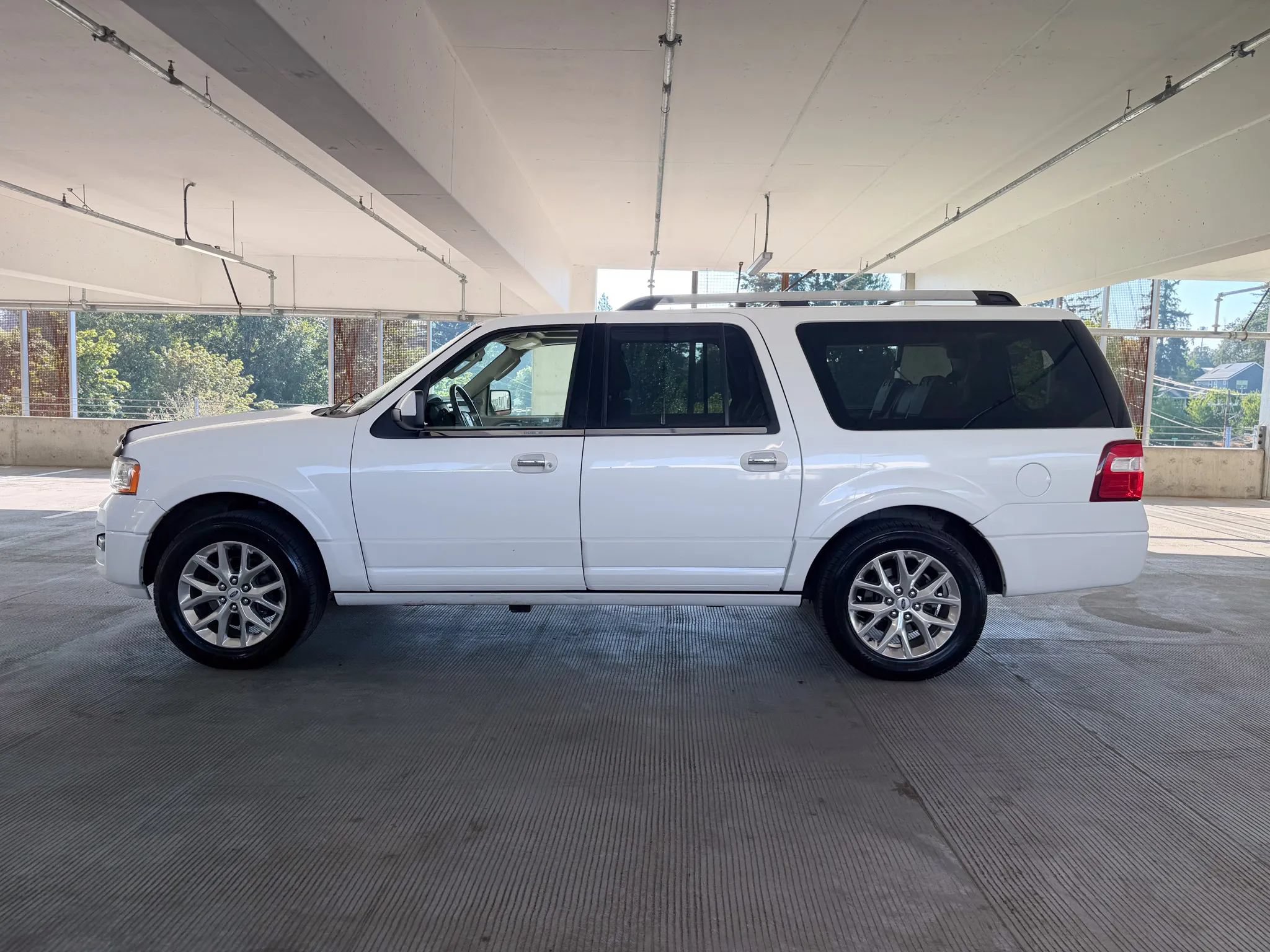 Used 2015 Ford Expedition EL Limited w/ Equipment Group 301A AWD/4WD image 8