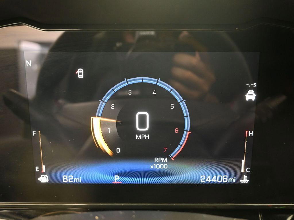 Used 2024 Chevrolet Trax RS w/ Sunroof Package FWD image 11