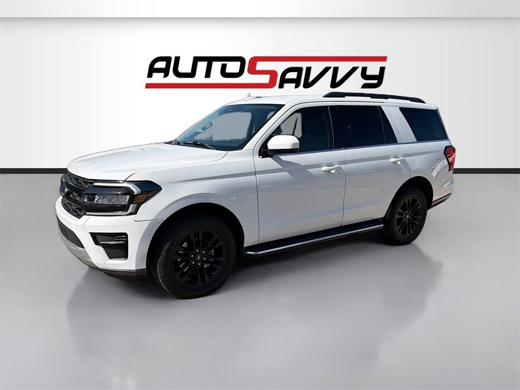 Used 2023 Ford Expedition XLT image 3
