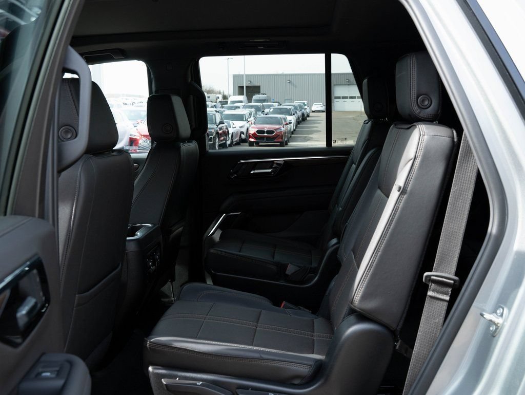 Used 2025 Chevrolet Tahoe High Country AWD/4WD image 37