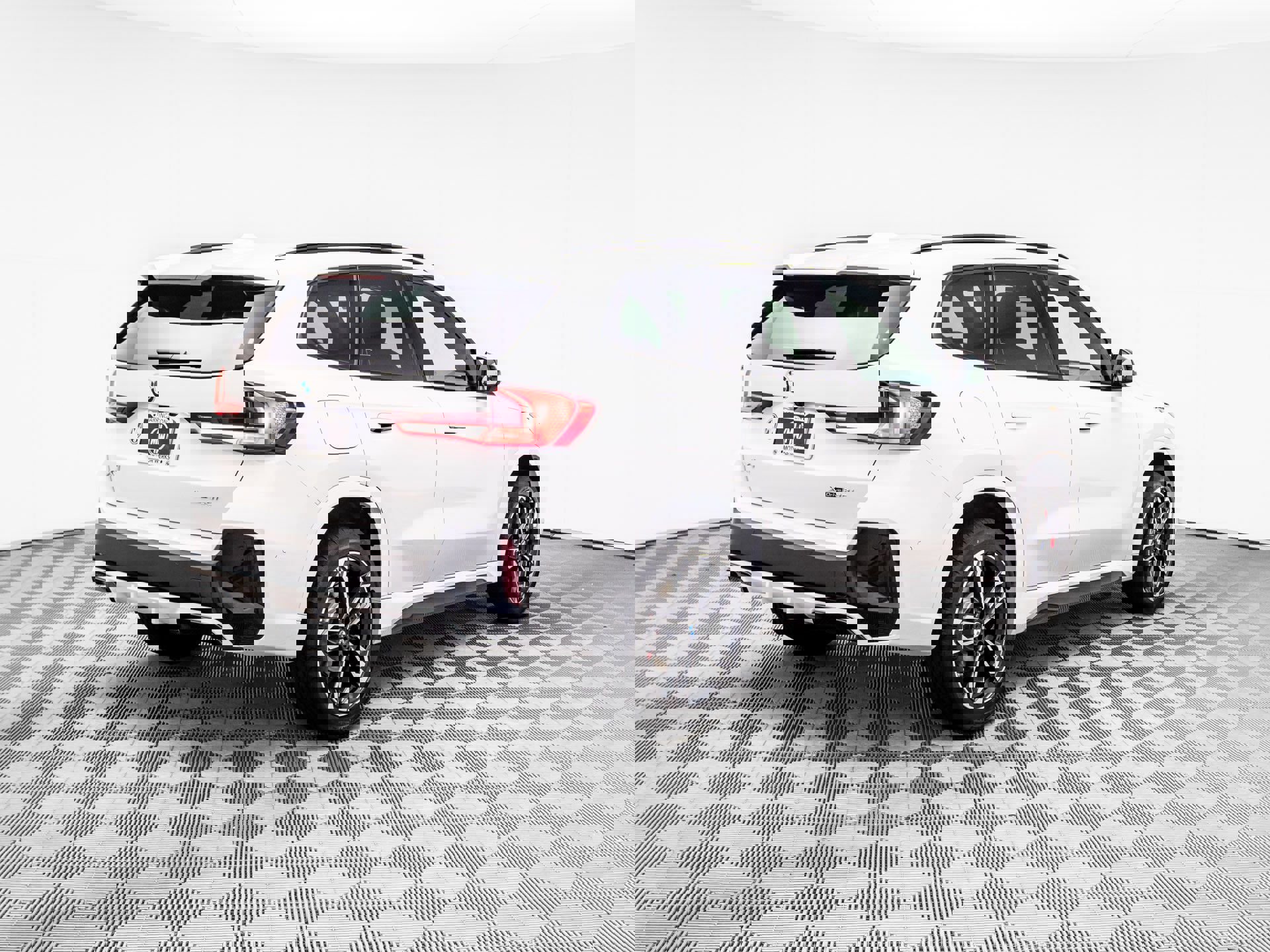 Used 2026 BMW X1 xDrive28i image 6