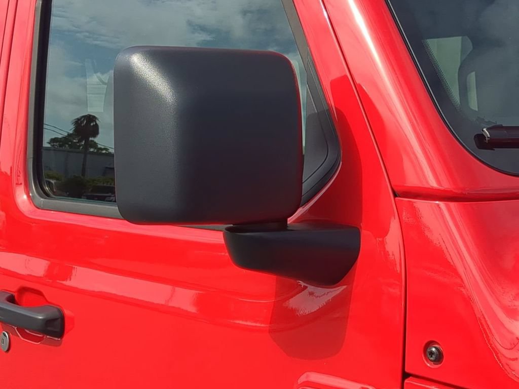 Used 2025 Jeep Wrangler Unlimited Sahara AWD/4WD image 12