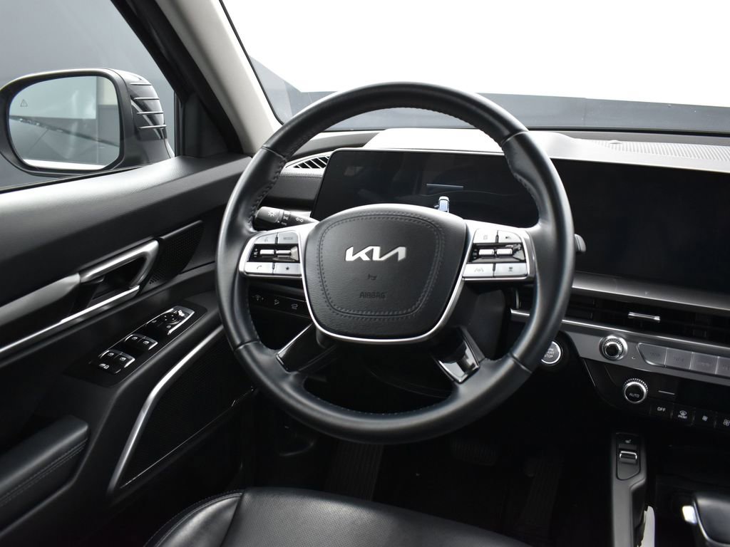 Certified 2025 Kia Telluride S image 17