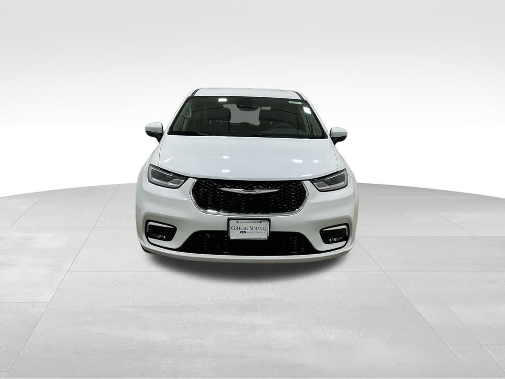 Used 2023 Chrysler Pacifica Touring-L image 7