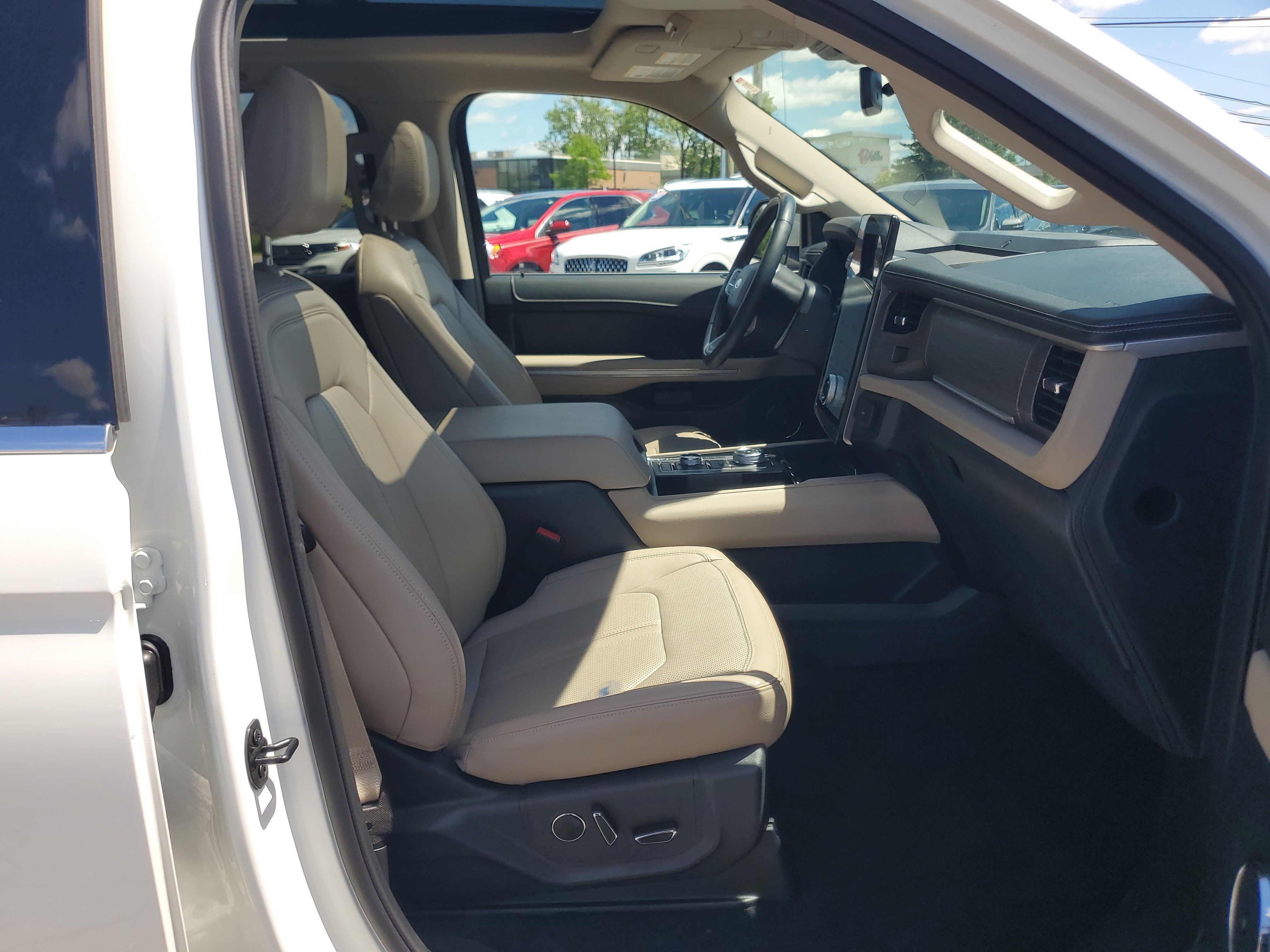 Used 2023 Ford Expedition Max Limited AWD/4WD image 9