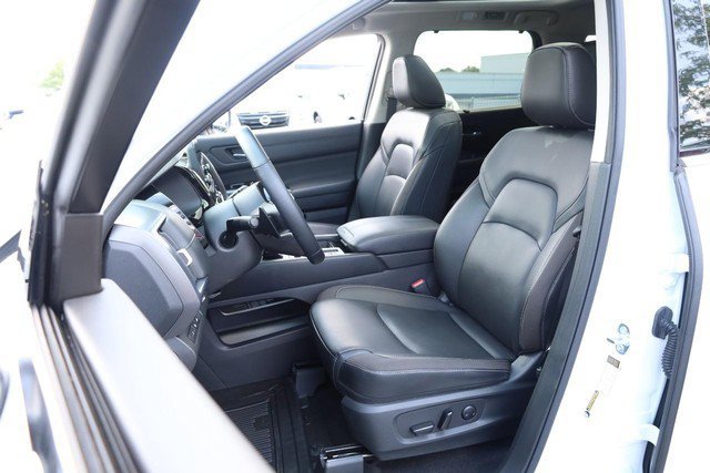 Certified 2025 Nissan Pathfinder SL w/ SL Premium Package FWD image 10