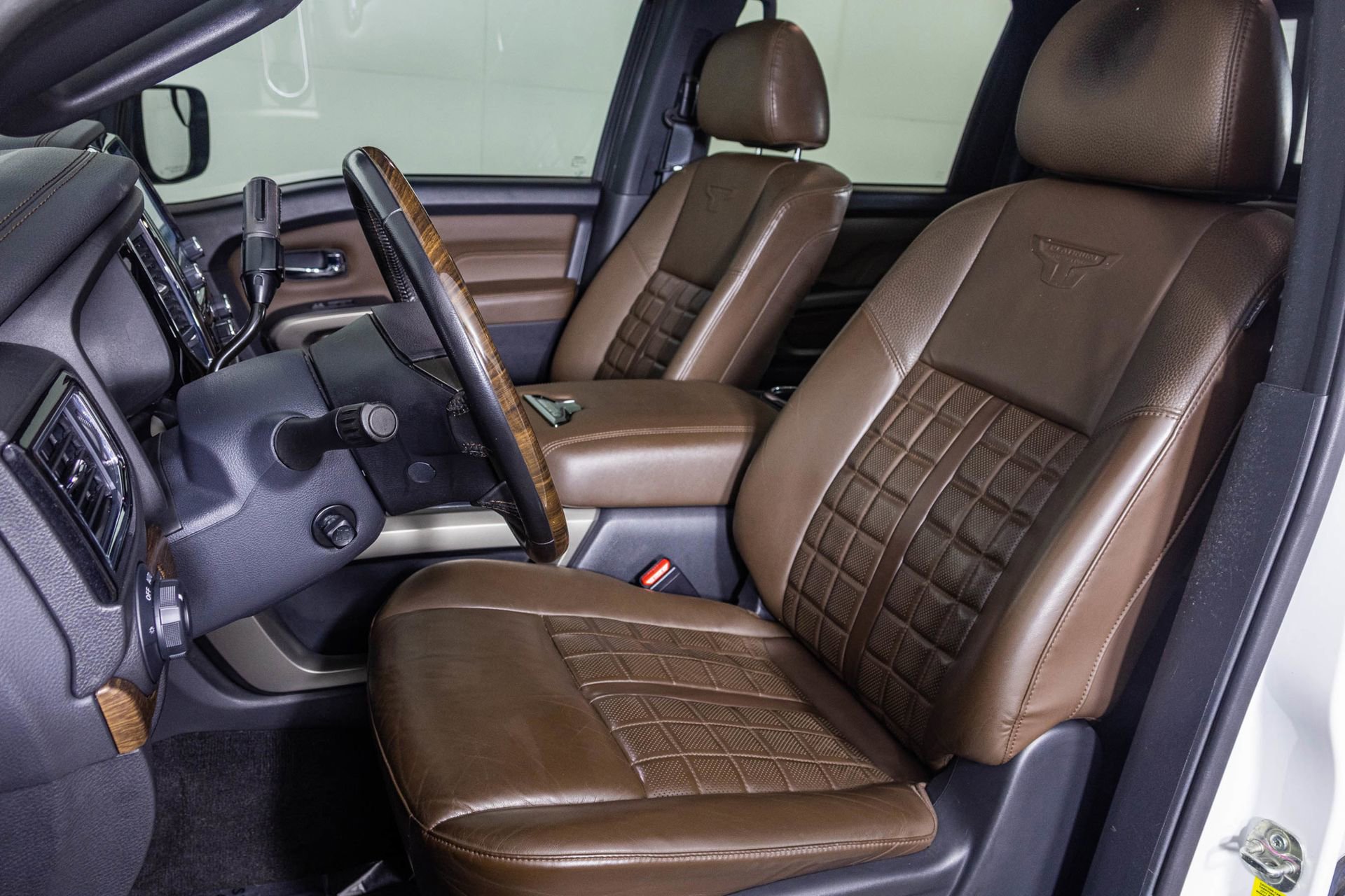Used 2021 Nissan Titan Platinum Reserve w/ Moonroof Package AWD/4WD image 24