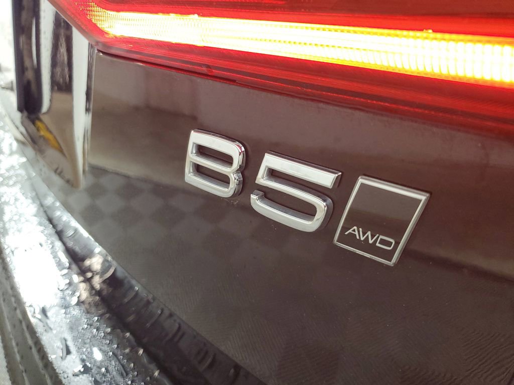 Certified 2025 Volvo XC60 B5 Plus image 9
