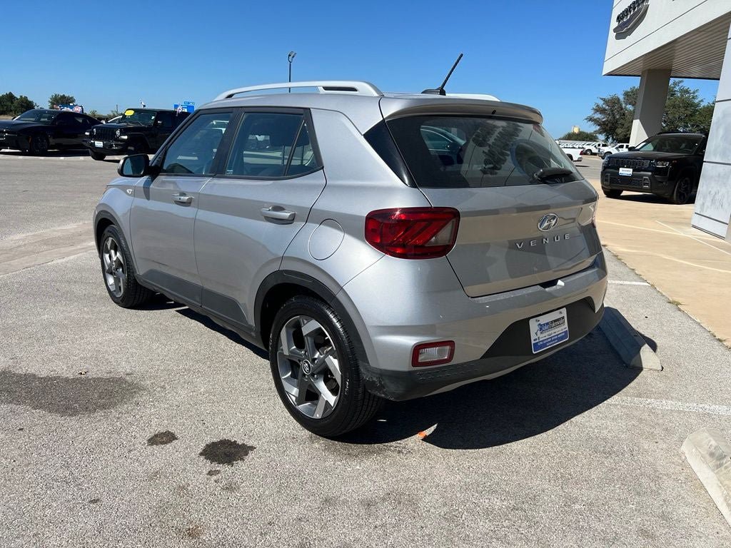 Used 2025 Hyundai Venue SEL FWD image 3