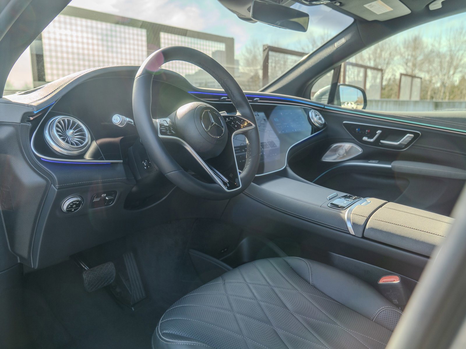 Used 2025 Mercedes-Benz EQS 580 4MATIC SUV image 17