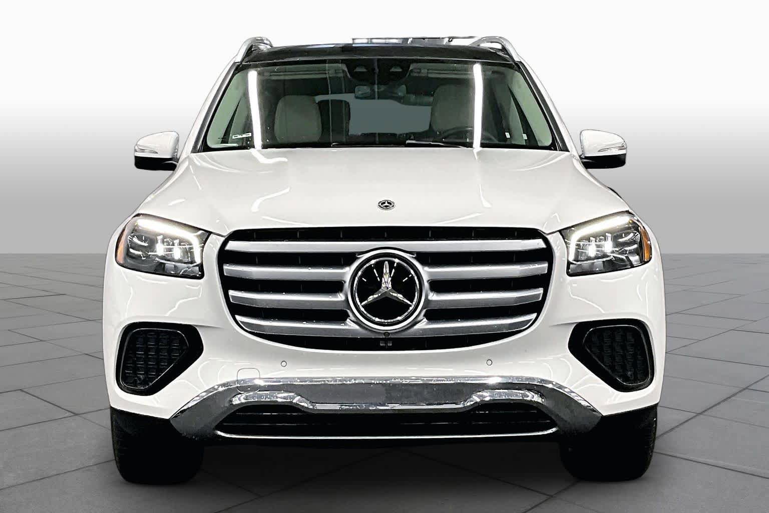 Used 2024 Mercedes-Benz GLS 450 4MATIC image 3