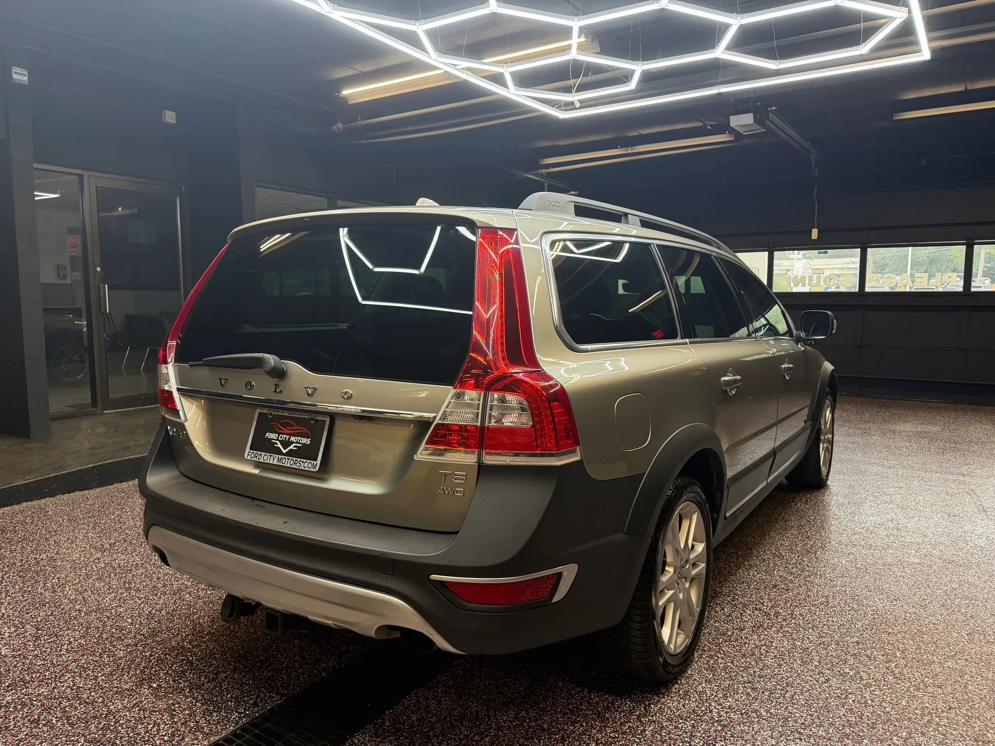 Used 2016 Volvo XC70 T5 Platinum w/ Protection Package AWD/4WD image 7