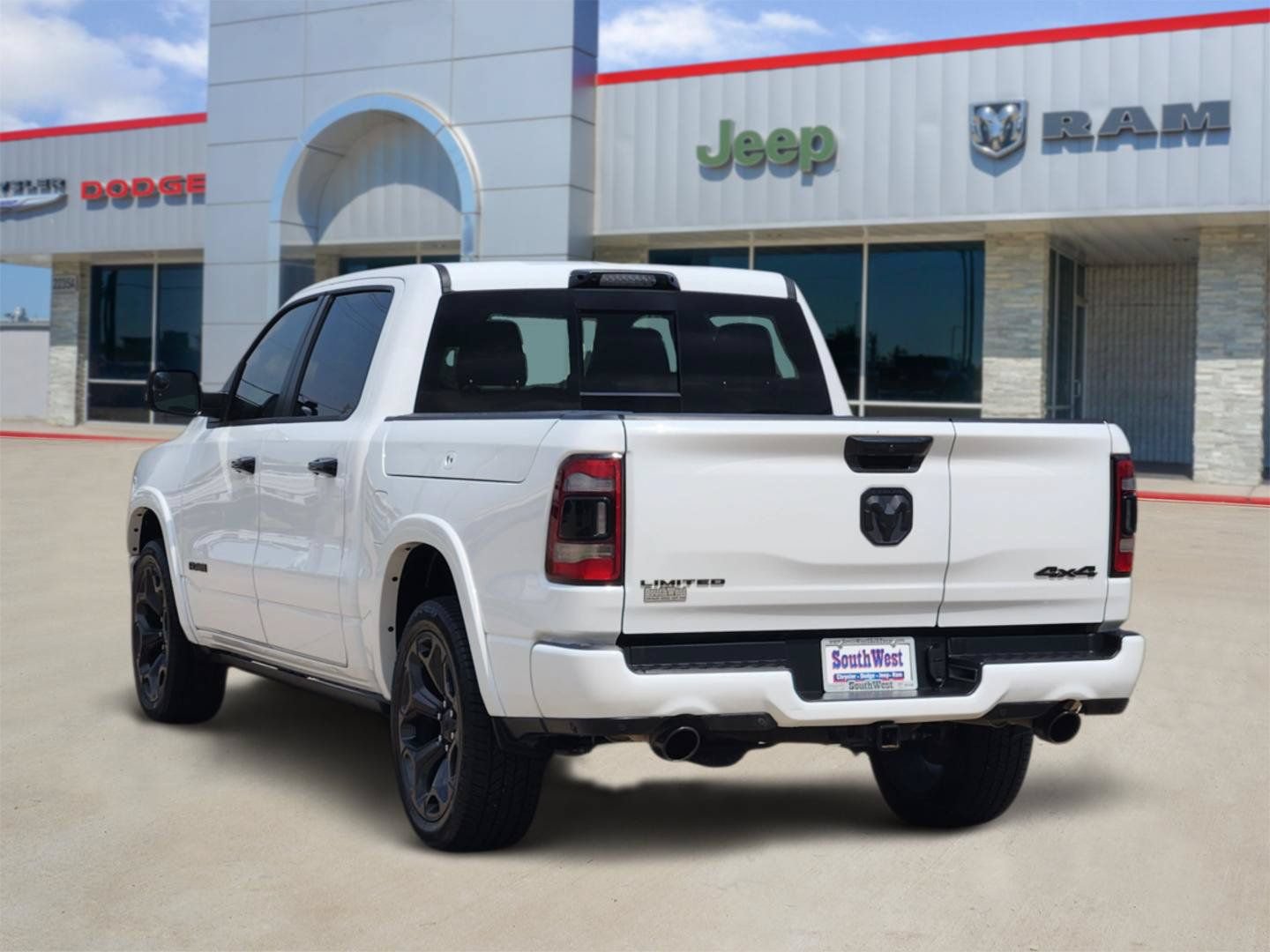 Used 2024 RAM 1500 Limited AWD/4WD image 4