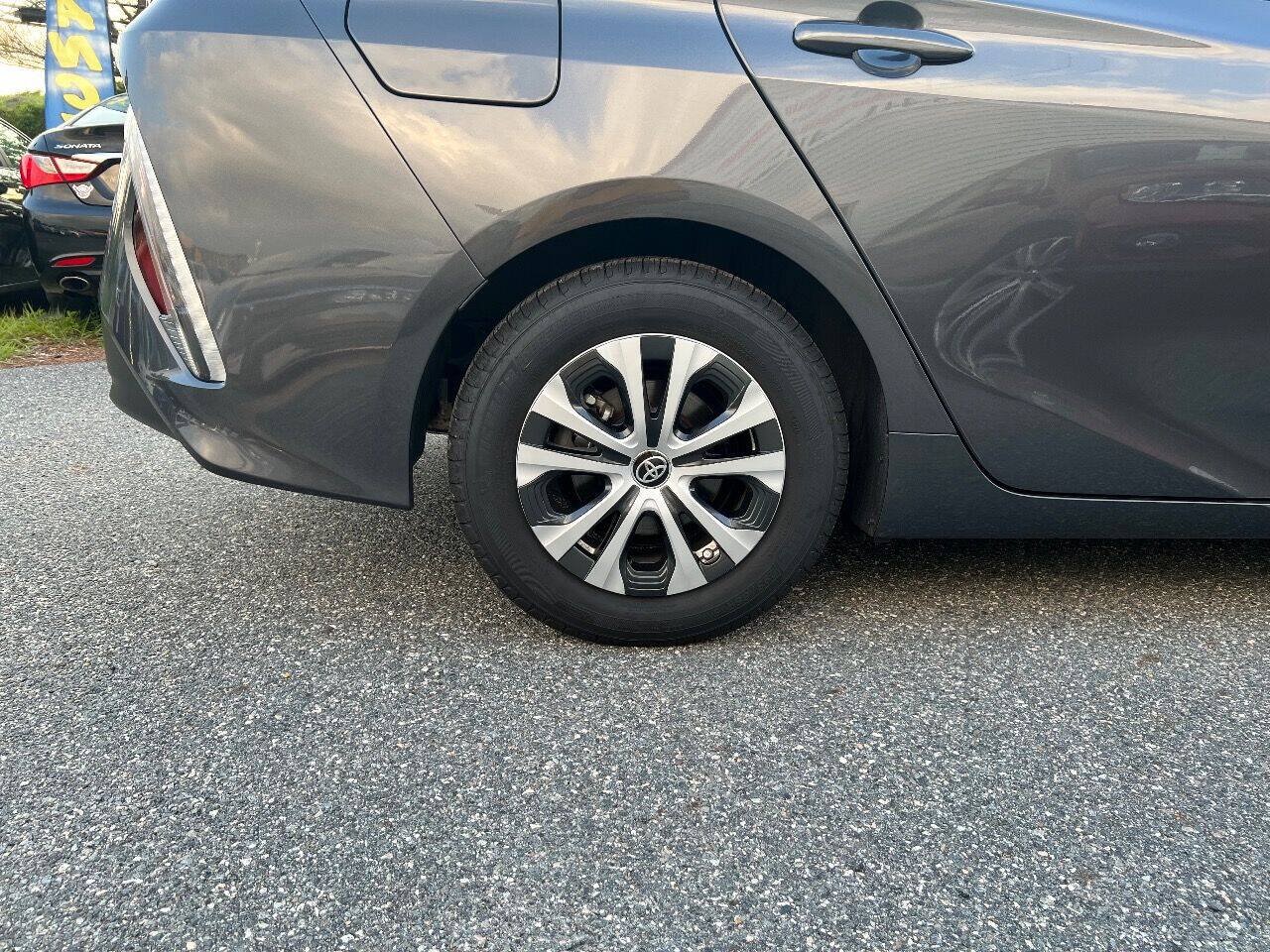 Used 2020 Toyota Prius Prime XLE FWD image 34