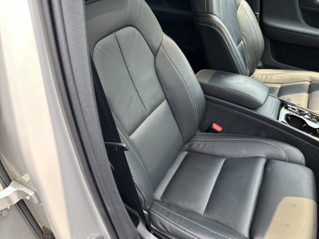 Used 2024 Volvo XC40 B5 Plus w/ Protection Package Premier AWD/4WD image 26