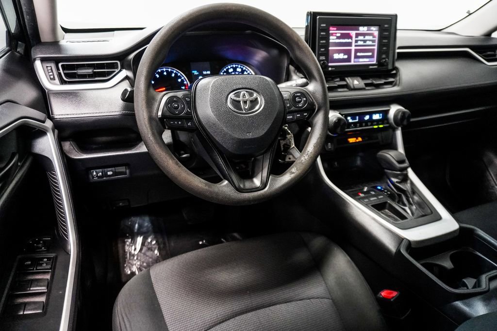 Used 2020 Toyota RAV4 LE image 11