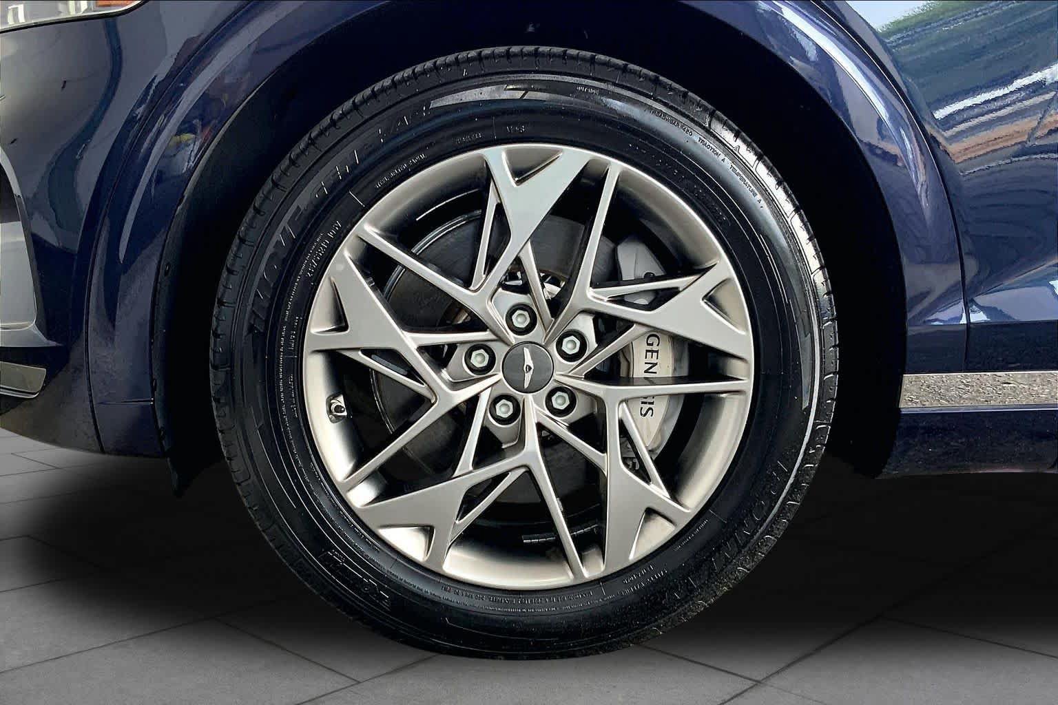 Used 2025 Genesis GV70 2.5T AWD/4WD image 11