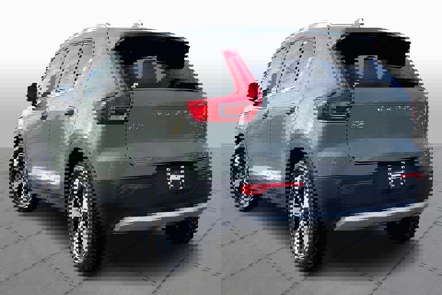 Used 2025 Volvo XC40 B5 Core w/ Protection Package Premier image 12