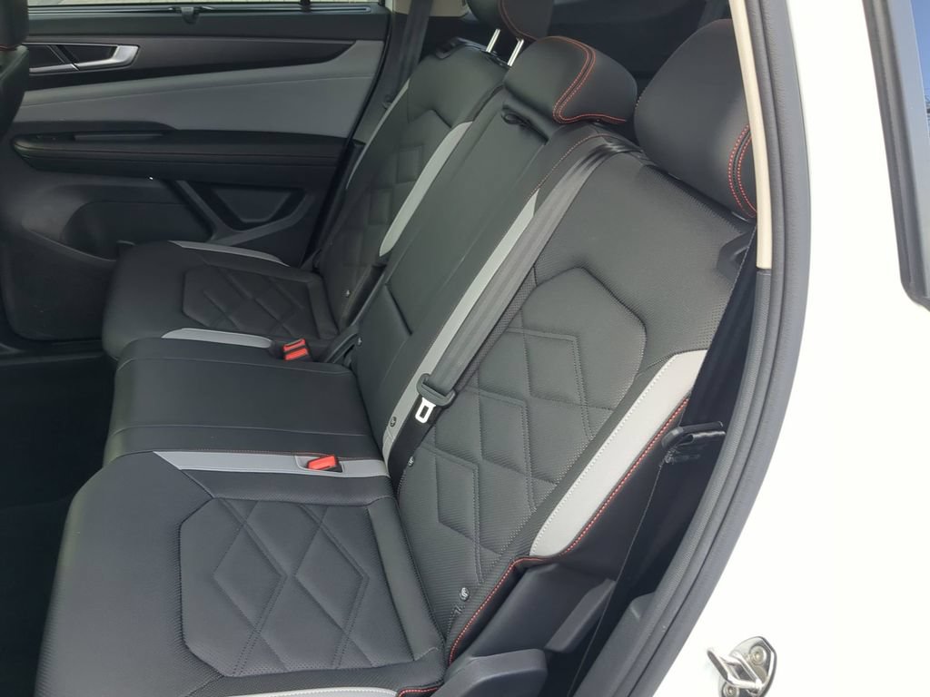 Certified 2025 Volkswagen Atlas Peak Edition SE AWD/4WD image 19