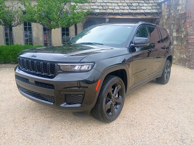 Used 2025 Jeep Grand Cherokee L Altitude RWD image 4