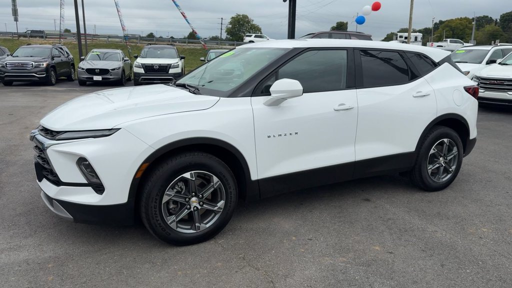 Used 2025 Chevrolet Blazer LT AWD/4WD image 3