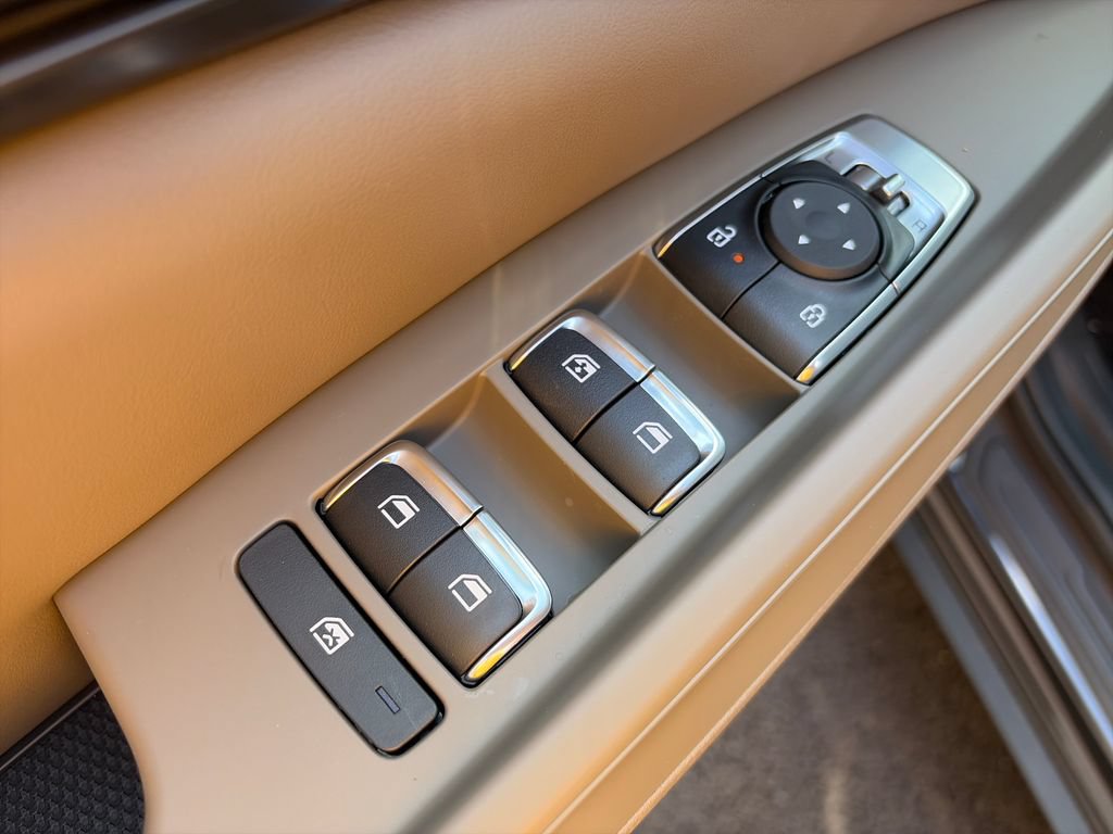 New 2027 Kia Carnival FWD image 17
