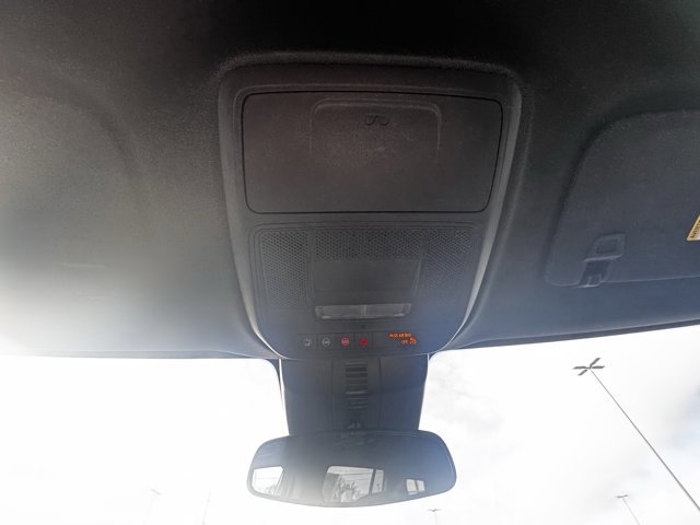 Used 2025 Chevrolet Traverse LT image 21