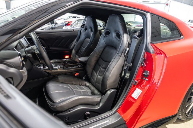 Used 2023 Nissan GT-R Premium w/ Premium Interior Package AWD/4WD image 31