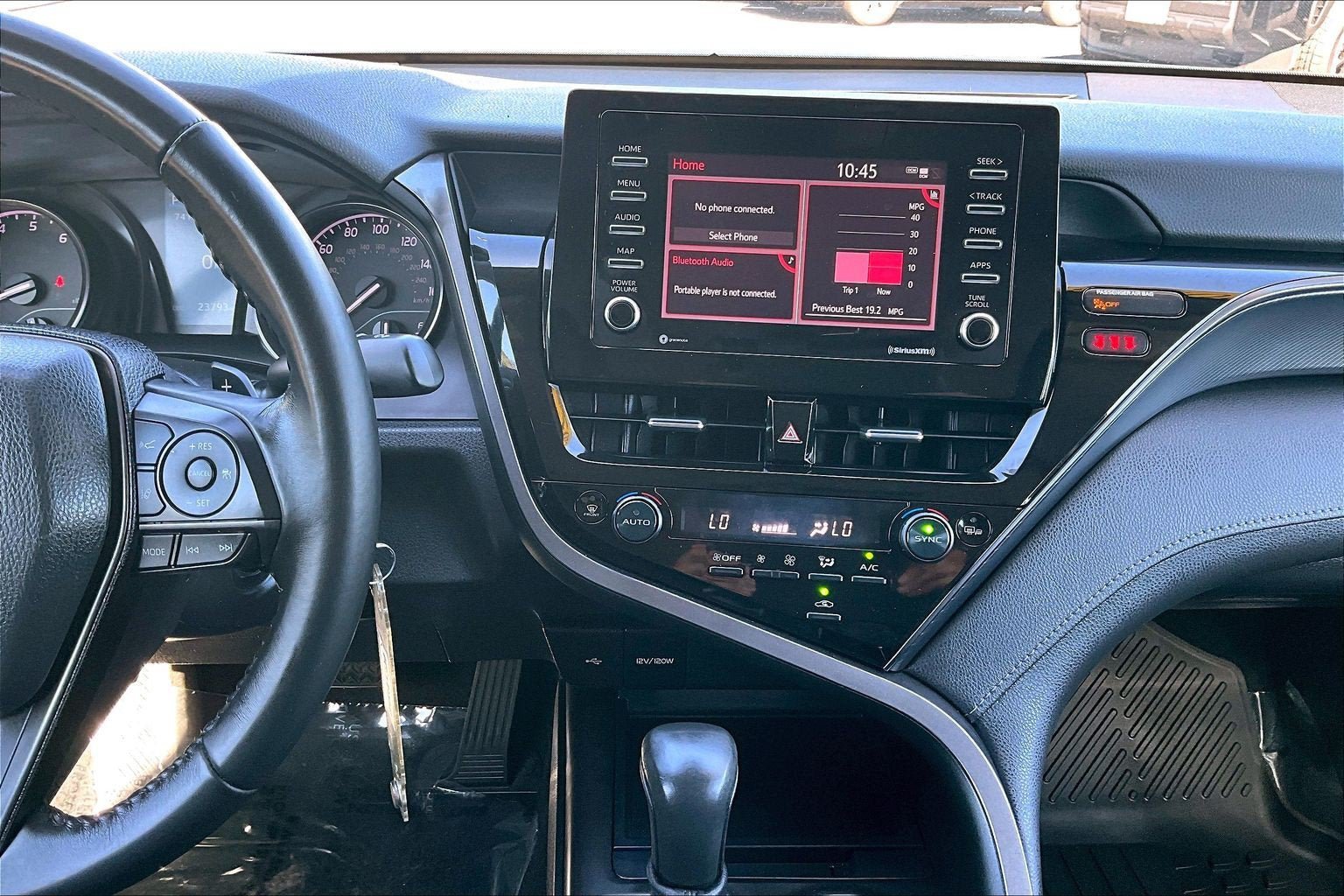 Used 2023 Toyota Camry SE FWD image 6