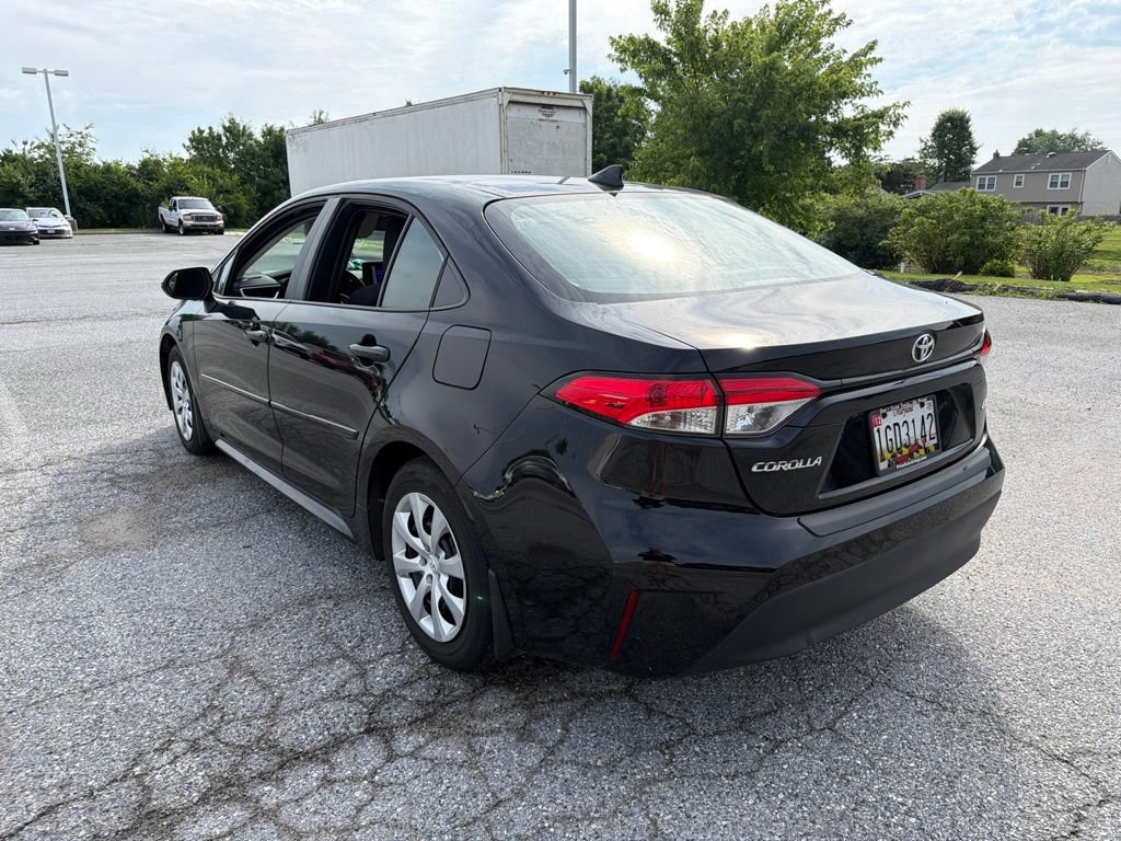 Used 2025 Toyota Corolla LE FWD image 4