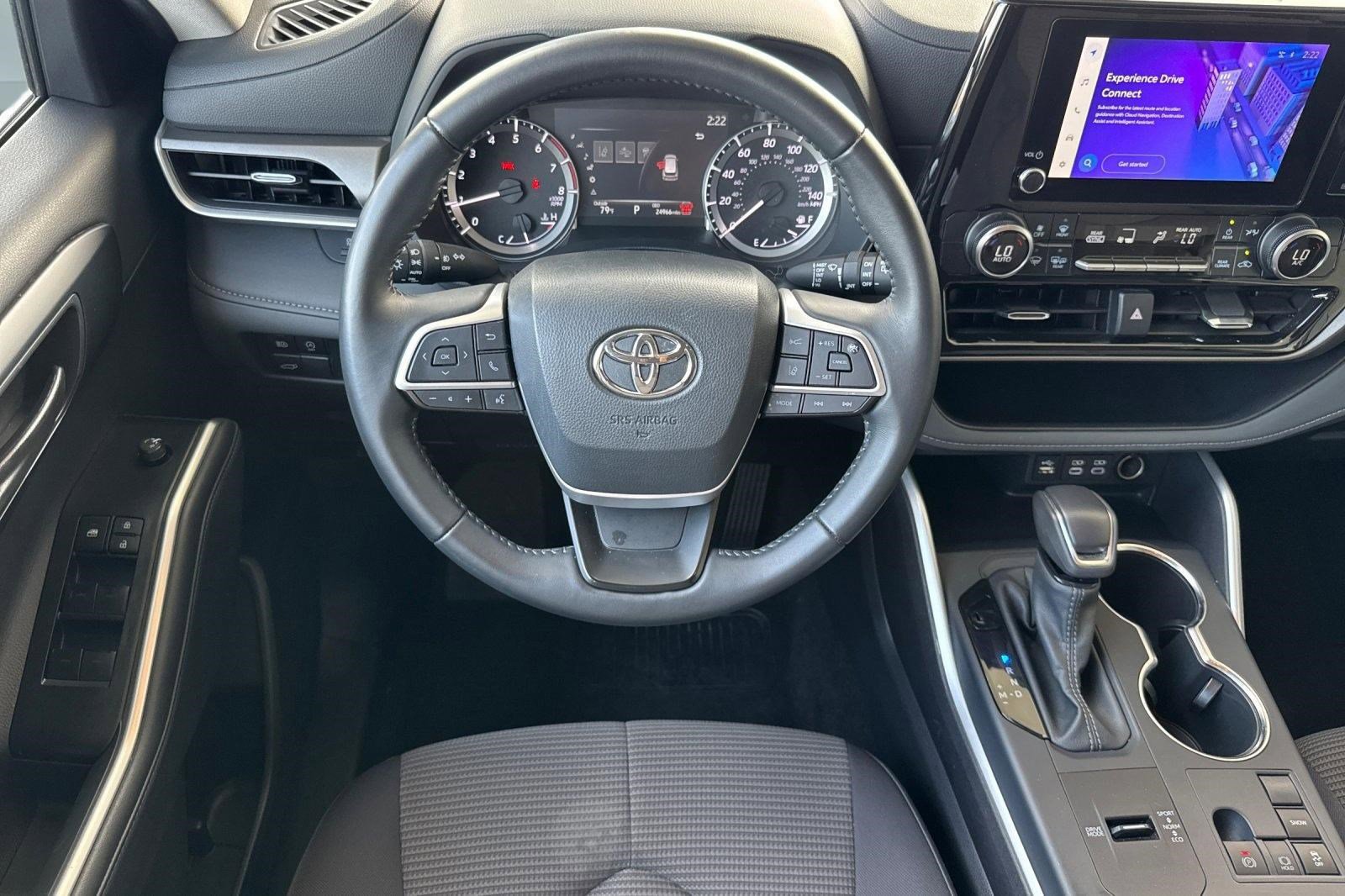 Used 2025 Toyota Highlander LE image 29