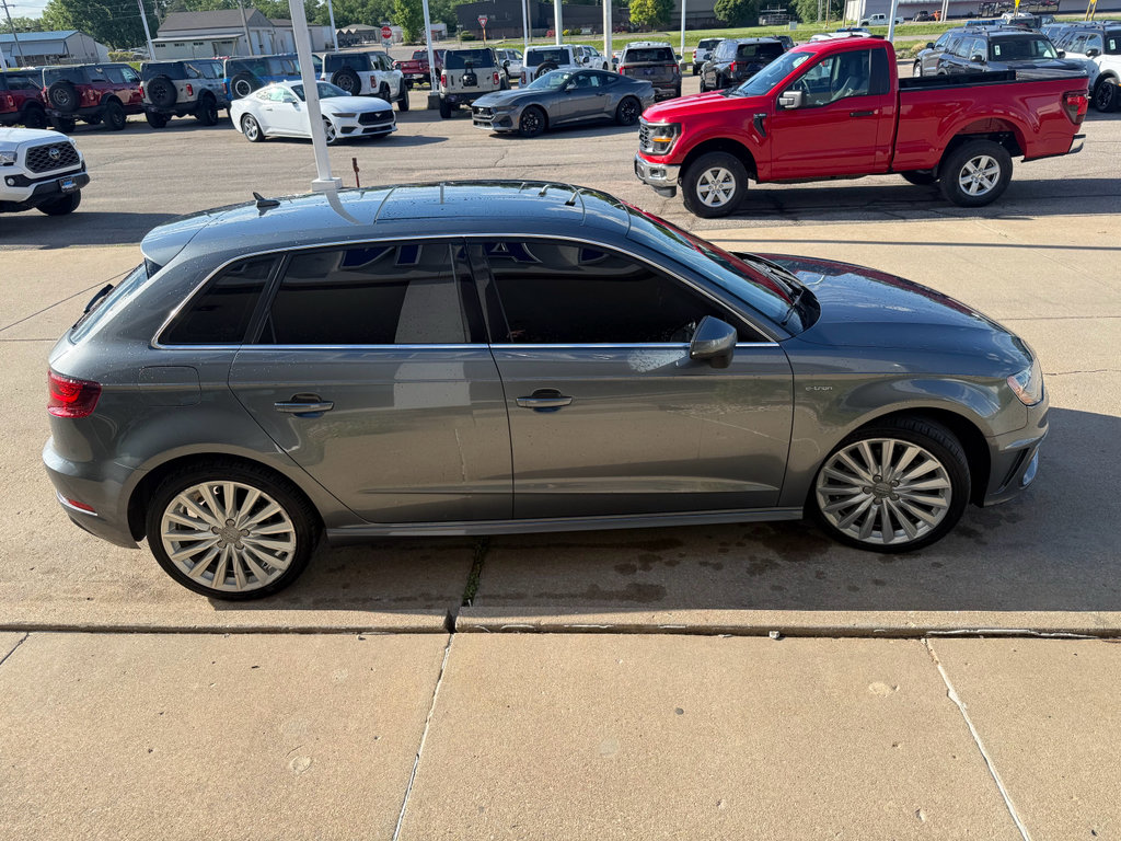 Used 2016 Audi A3 e-tron Premium Plus w/ Premium Plus Package FWD image 5