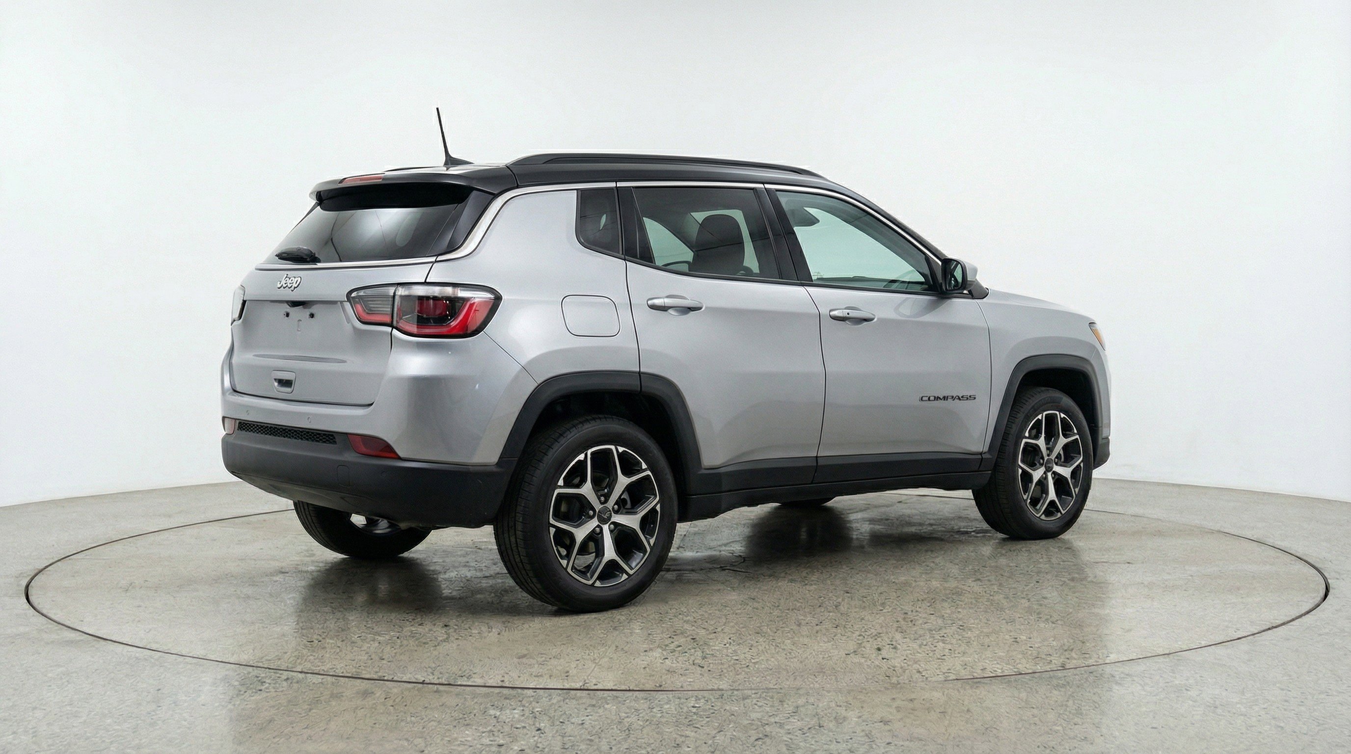 Used 2025 Jeep Compass Limited image 9