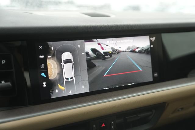 Used 2025 Porsche Cayenne Base image 28