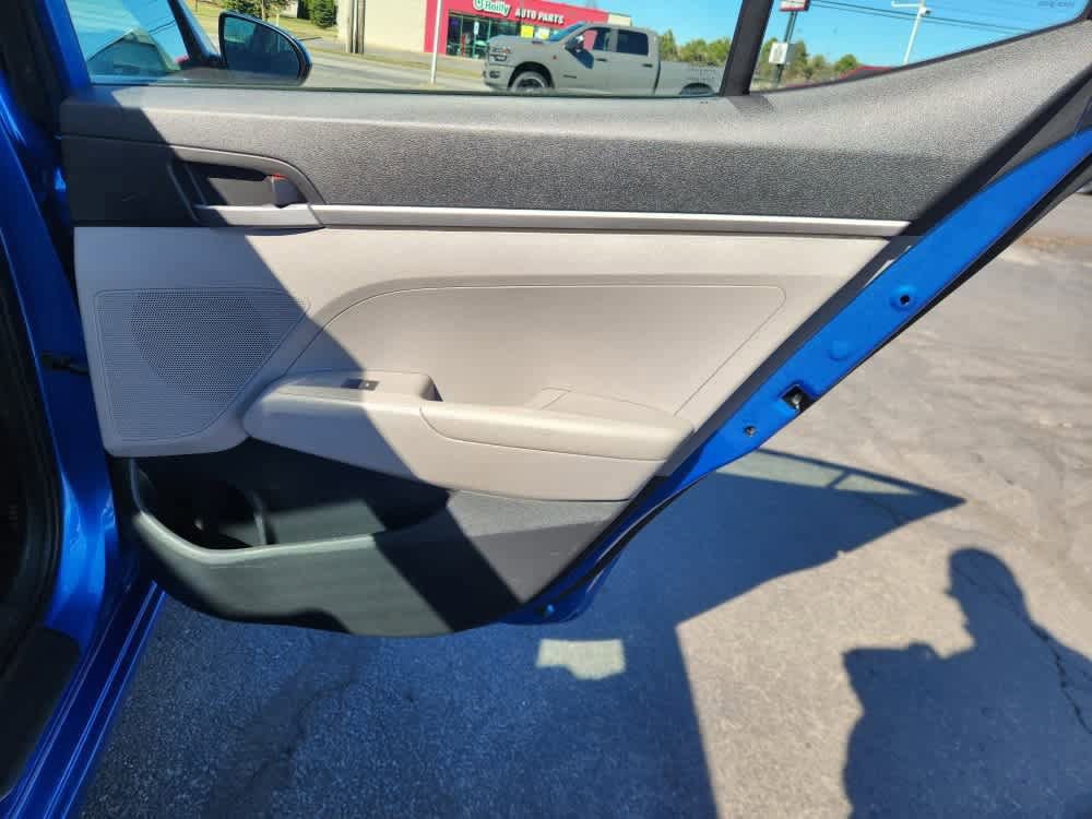 Used 2017 Hyundai Elantra SE image 12