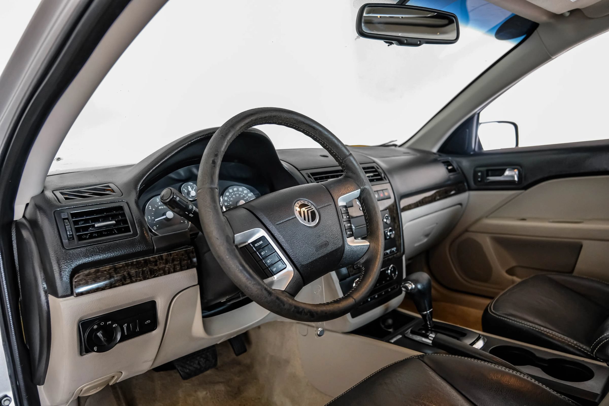 Used 2008 Mercury Milan Premier FWD image 2
