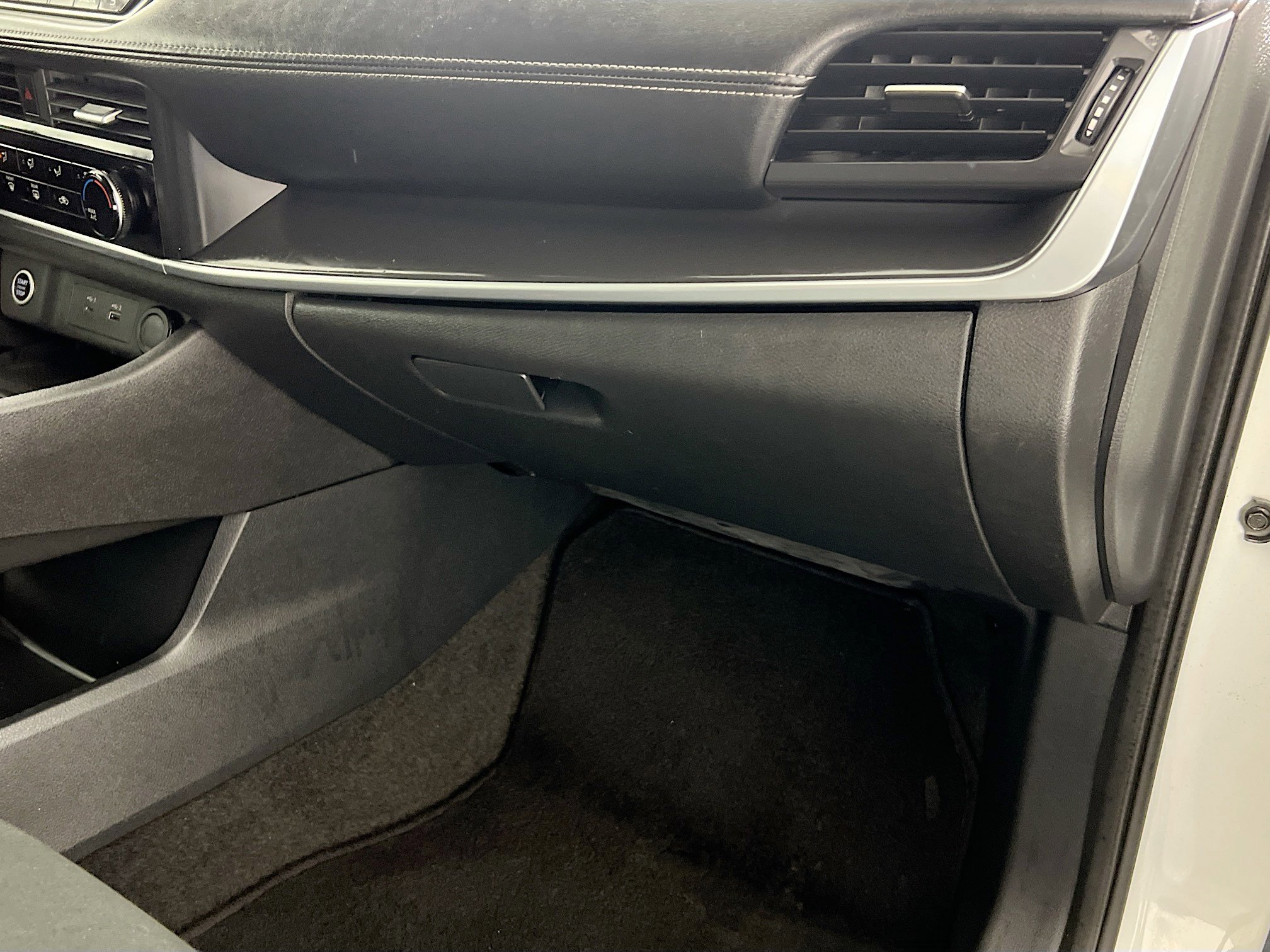 Used 2023 Nissan Rogue S image 35