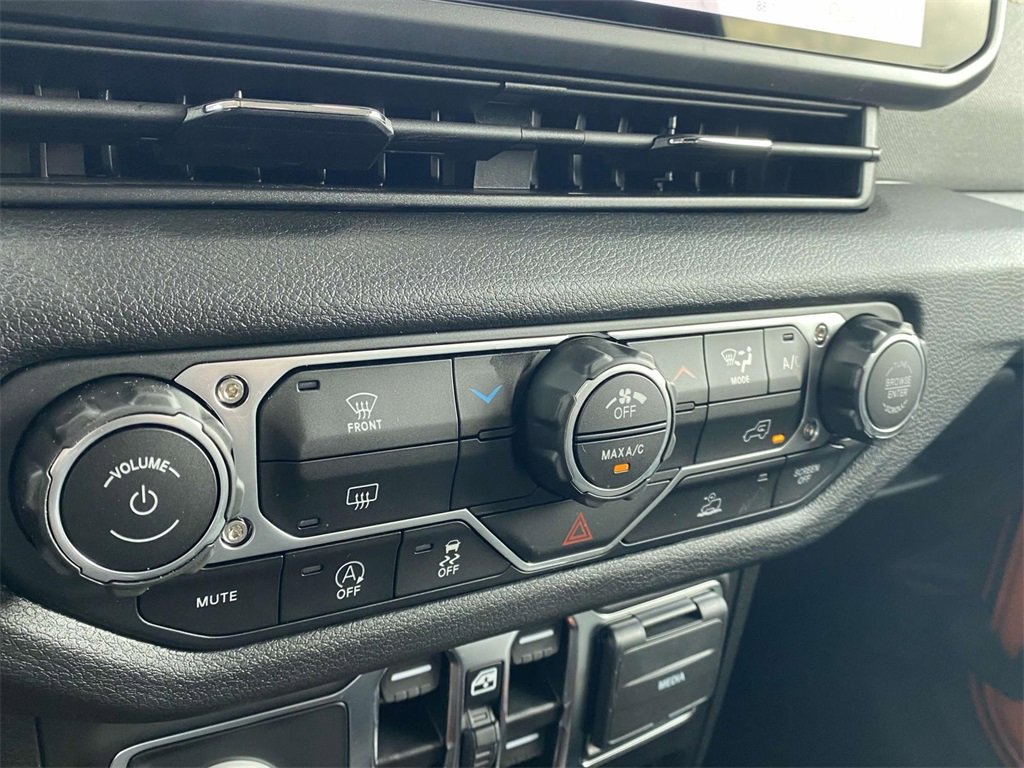 New 2025 Jeep Gladiator Sport image 21