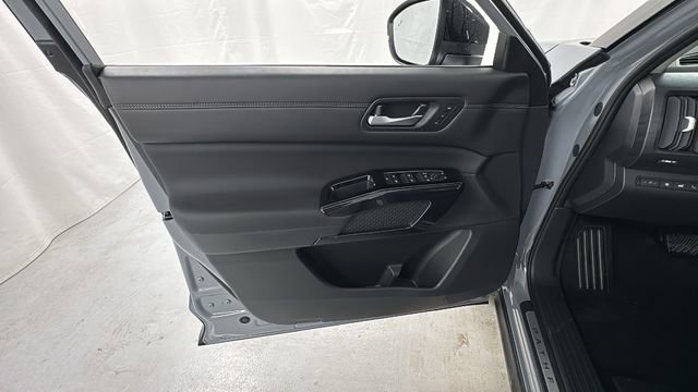 New 2026 Nissan Pathfinder Platinum image 22