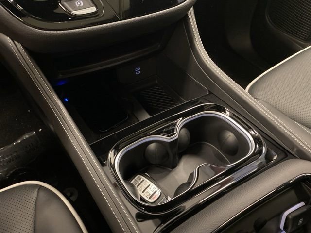 Used 2026 Chrysler Pacifica Limited w/ S Appearance Package image 13