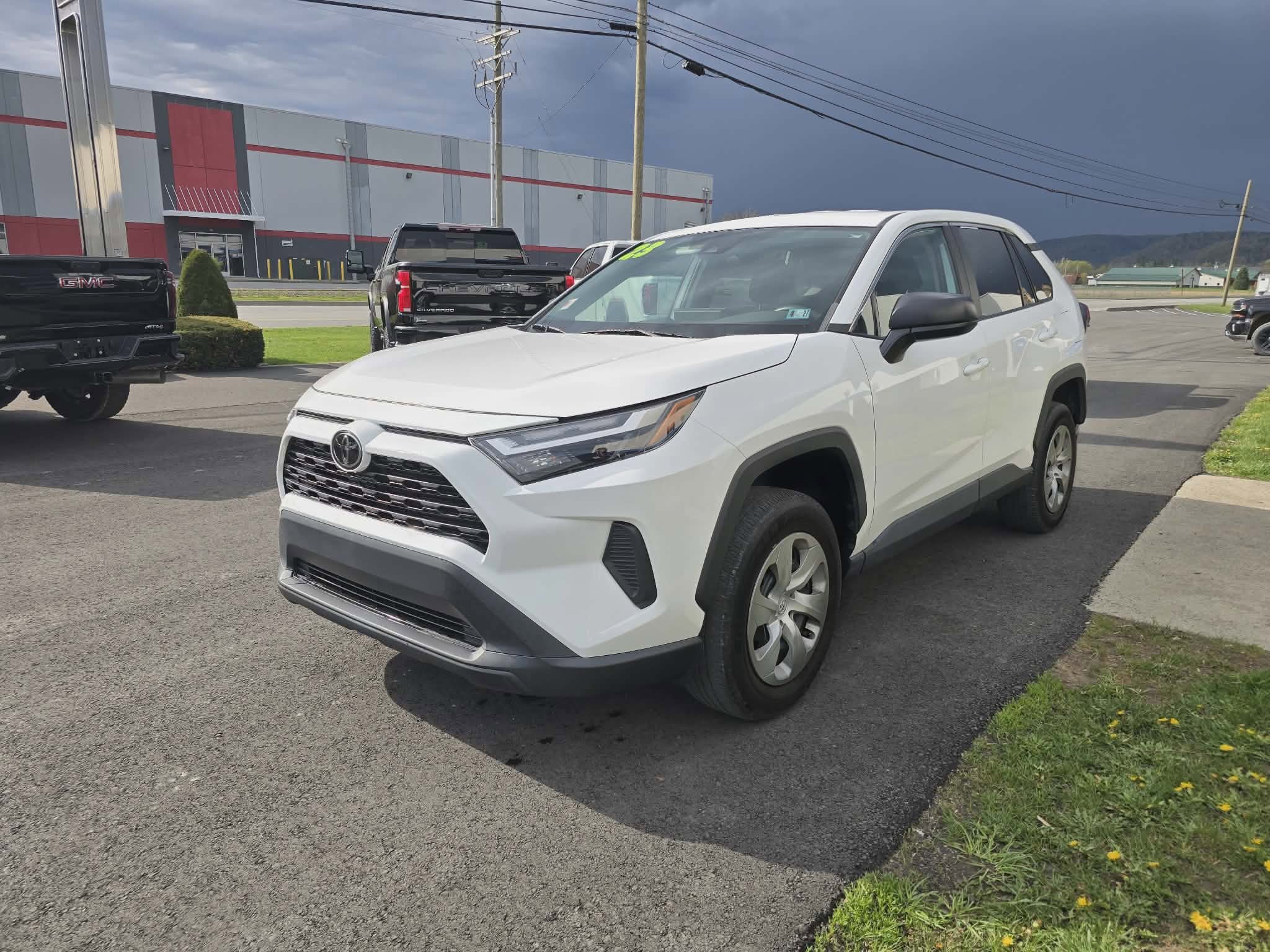 Used 2023 Toyota RAV4 LE FWD image 8
