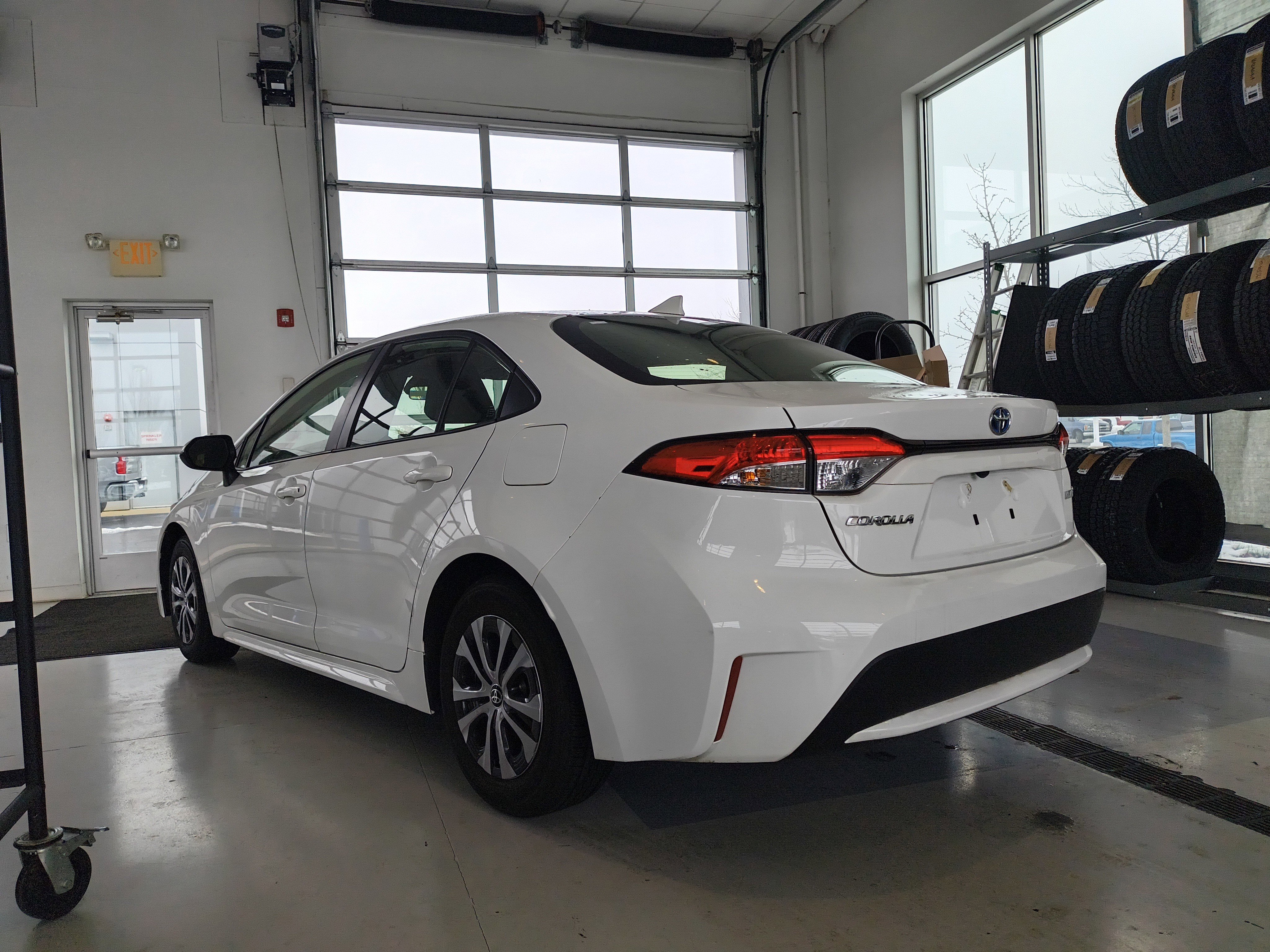 Used 2022 Toyota Corolla LE image 3