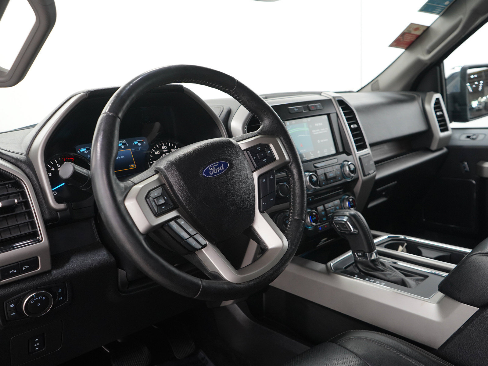 Used 2017 Ford F150 Lariat w/ Equipment Group 502A Luxury AWD/4WD image 28