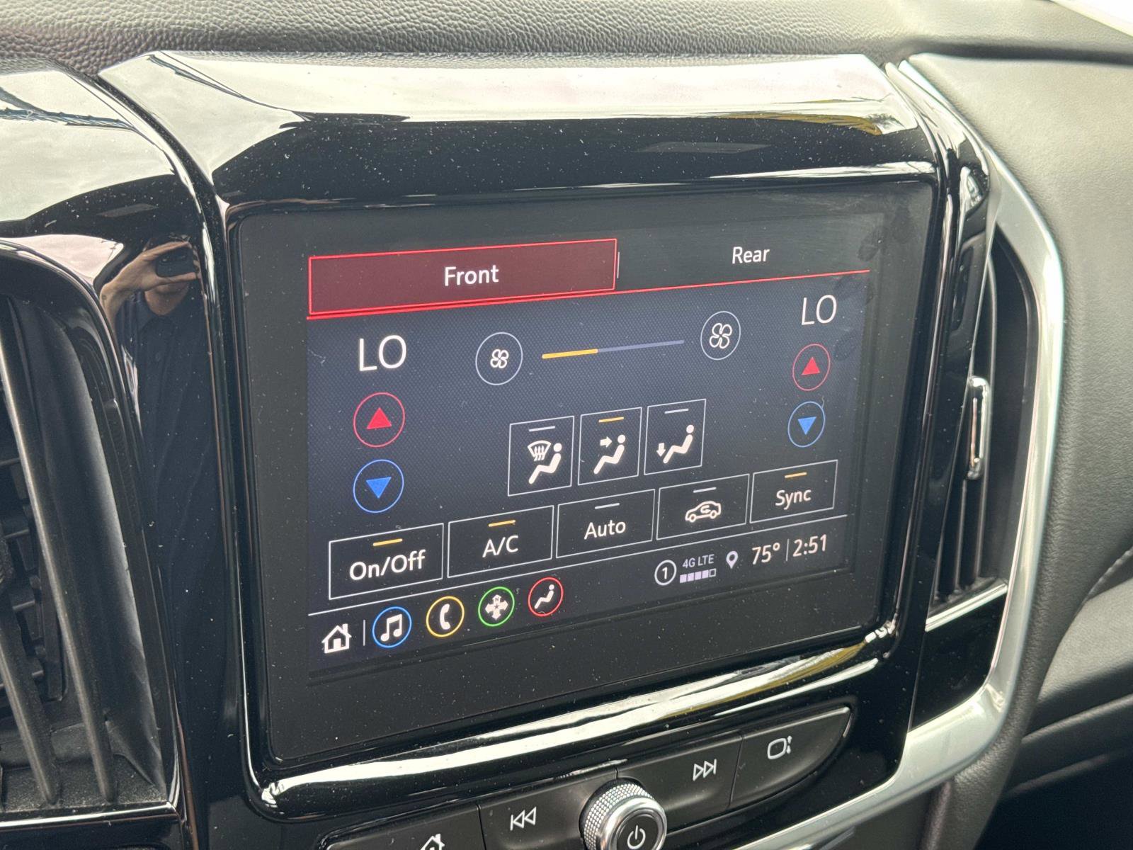 Used 2023 Chevrolet Traverse LT FWD image 15