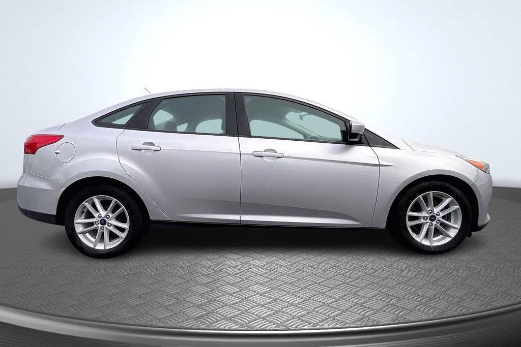 Used 2018 Ford Focus SE FWD image 4
