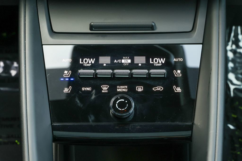 Certified 2025 Porsche Macan 4 Electric image 25